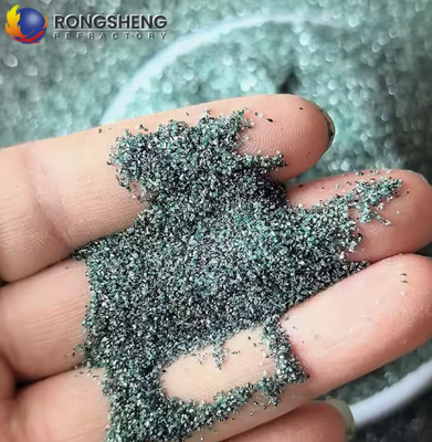 Grano abrasivo en polvo de carburo de silicio verde RONGSHENG de alta pureza 240# 360# F1200 cerámica refractaria 1900 de alta resistencia
