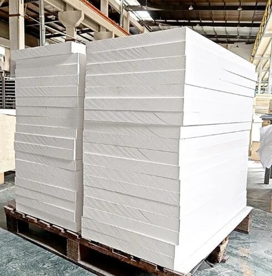 1800c Material refractario Tabla de fibra cerámica Alta resistencia Tabla de aislamiento de fibra cerámica Precio