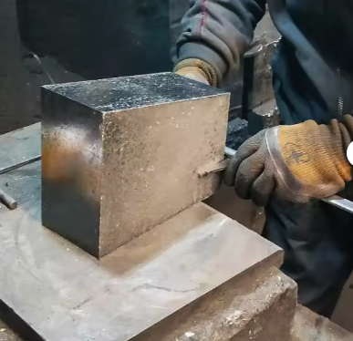 China Precio de fábrica ladrillo de magnesita de carbono de alta calidad horno de fusión de hierro almacenado ladrillos refractarios de magnesia de carbono